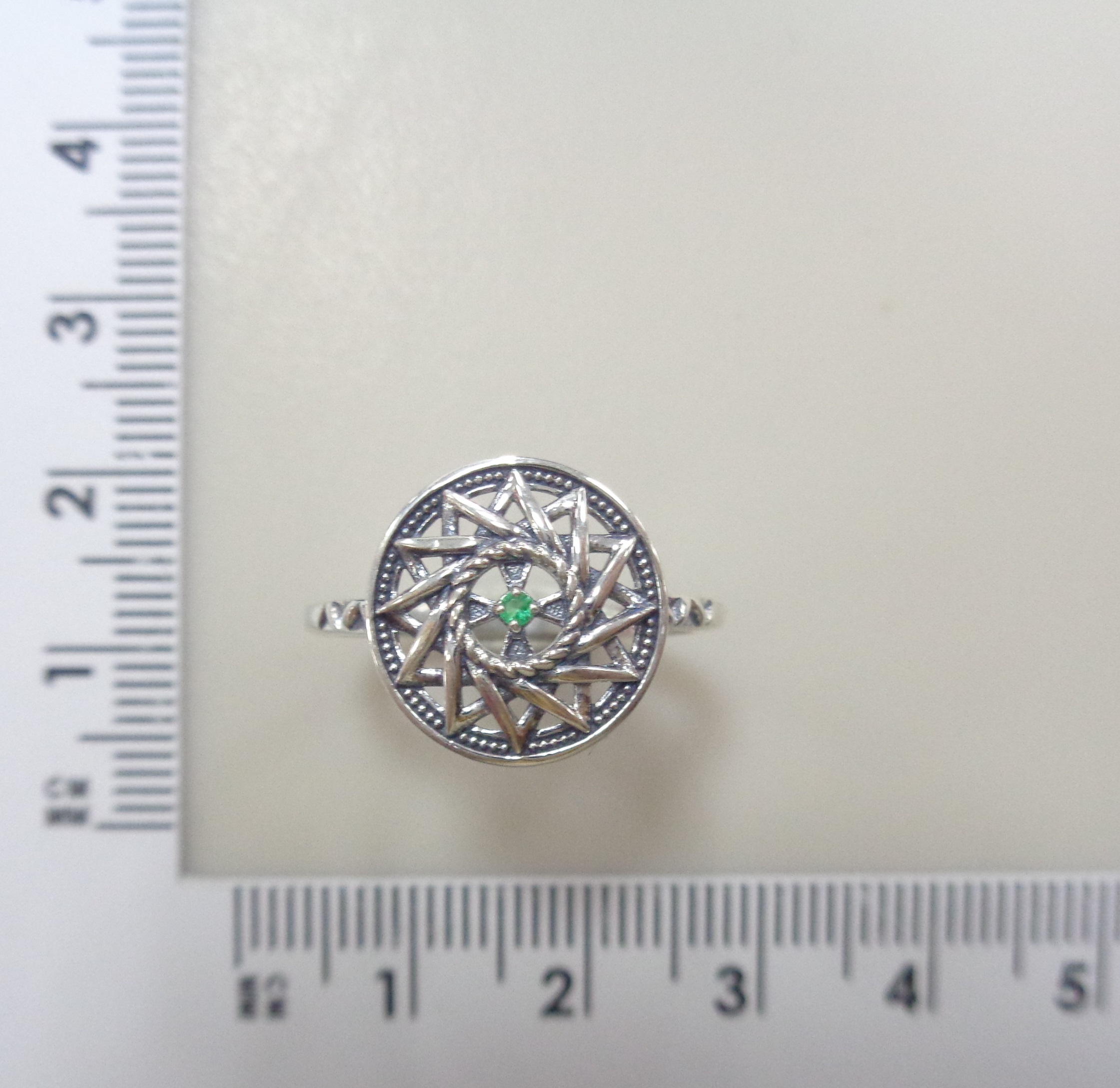 Серебряное кольцо с изумрудом "Эрцгамма"